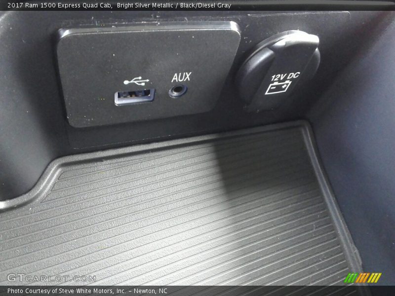 Bright Silver Metallic / Black/Diesel Gray 2017 Ram 1500 Express Quad Cab