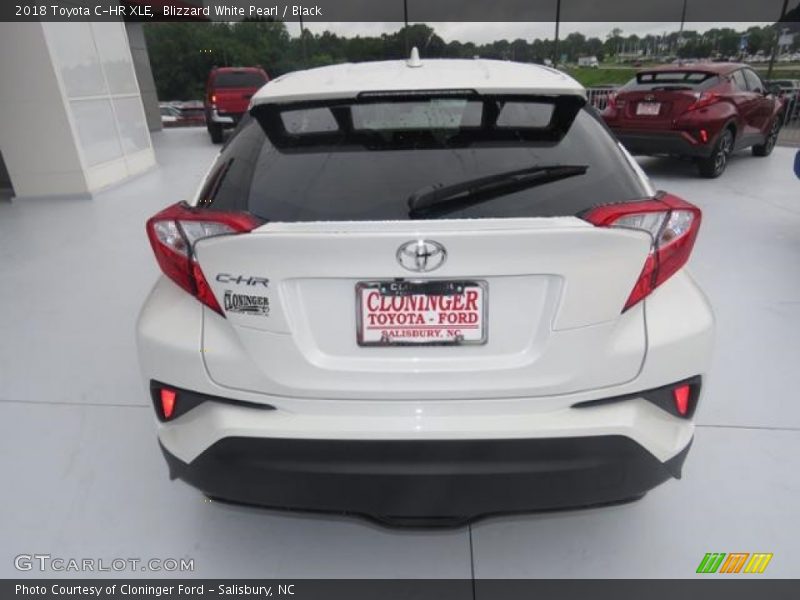 Blizzard White Pearl / Black 2018 Toyota C-HR XLE