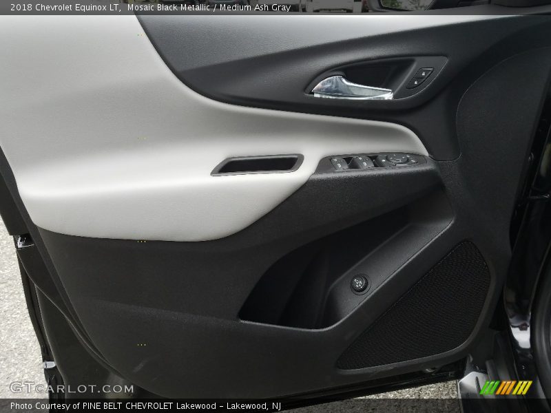 Mosaic Black Metallic / Medium Ash Gray 2018 Chevrolet Equinox LT
