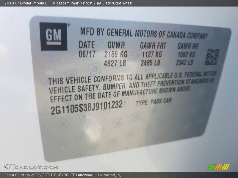 Iridescent Pearl Tricoat / Jet Black/Light Wheat 2018 Chevrolet Impala LT