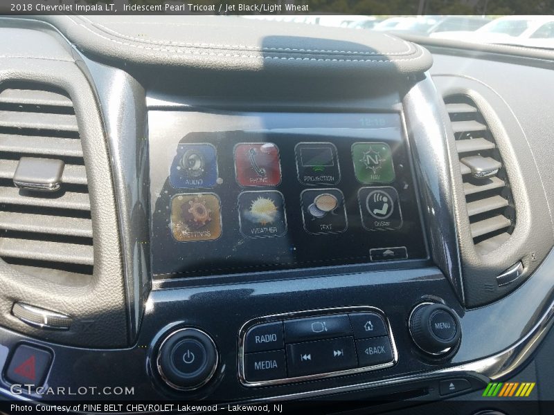 Iridescent Pearl Tricoat / Jet Black/Light Wheat 2018 Chevrolet Impala LT