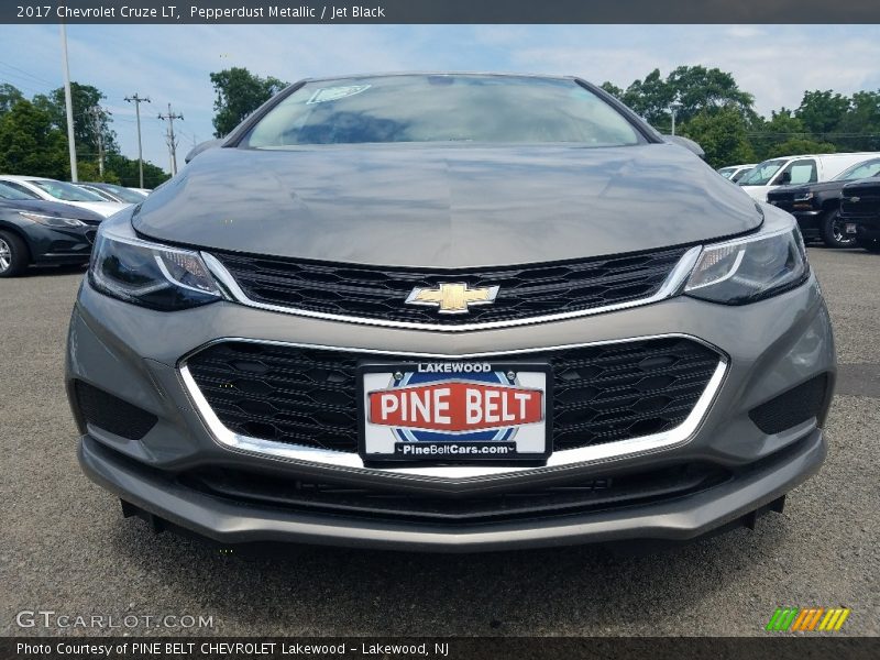 Pepperdust Metallic / Jet Black 2017 Chevrolet Cruze LT