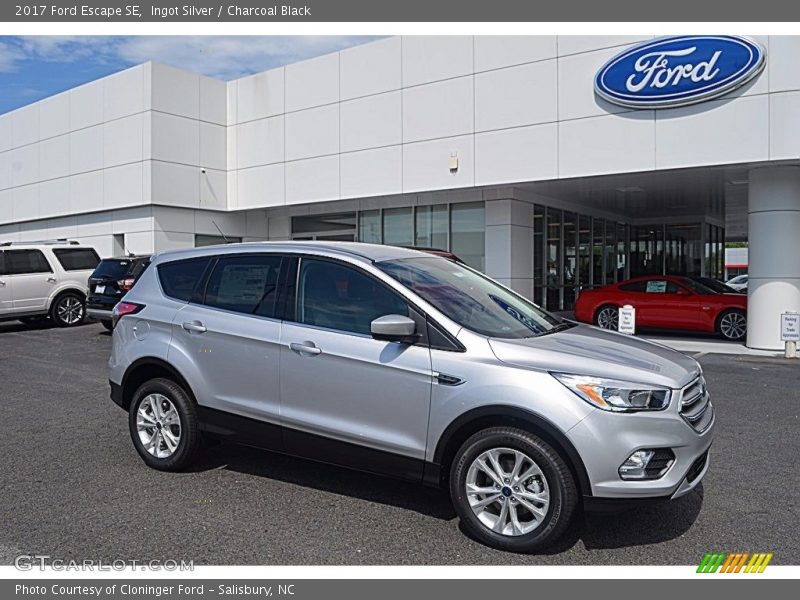 Ingot Silver / Charcoal Black 2017 Ford Escape SE