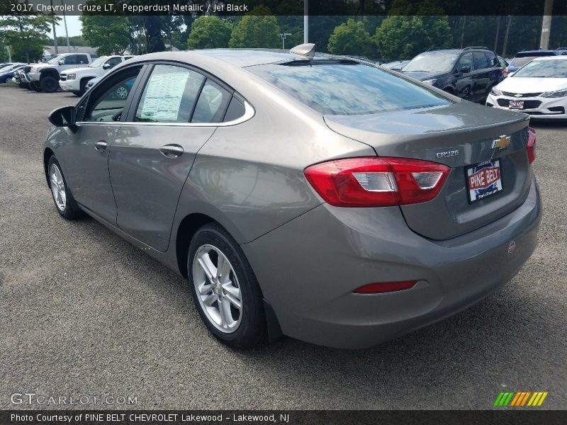 Pepperdust Metallic / Jet Black 2017 Chevrolet Cruze LT