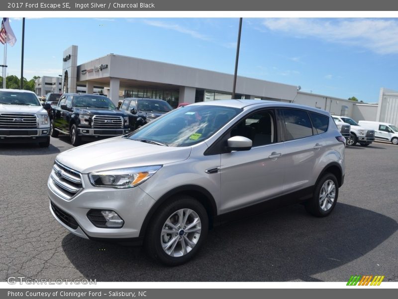 Ingot Silver / Charcoal Black 2017 Ford Escape SE