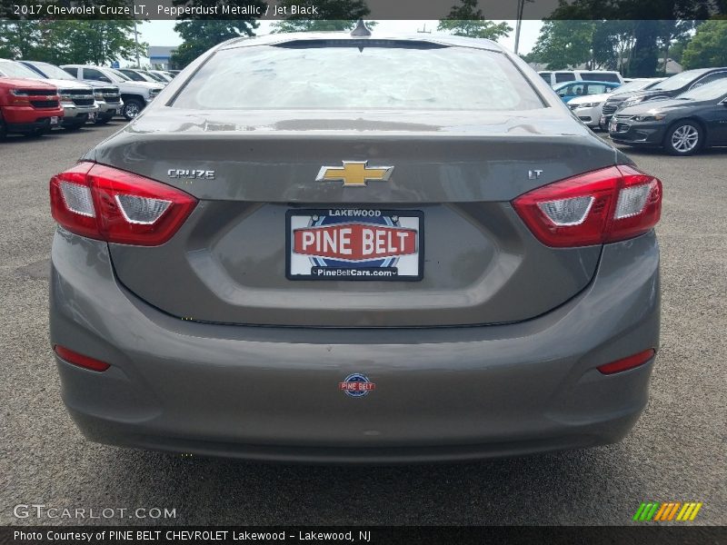 Pepperdust Metallic / Jet Black 2017 Chevrolet Cruze LT