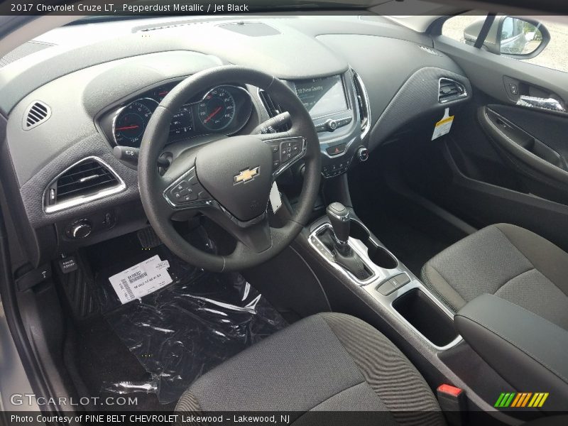Pepperdust Metallic / Jet Black 2017 Chevrolet Cruze LT