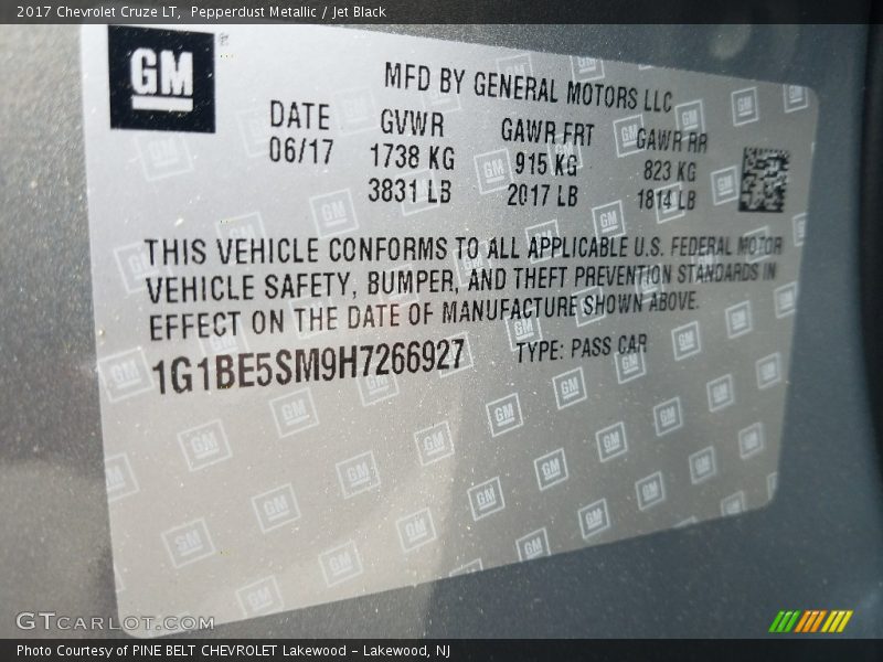 Pepperdust Metallic / Jet Black 2017 Chevrolet Cruze LT