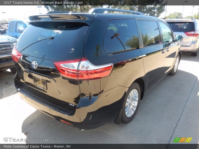 Midnight Black Metallic / Ash 2017 Toyota Sienna XLE