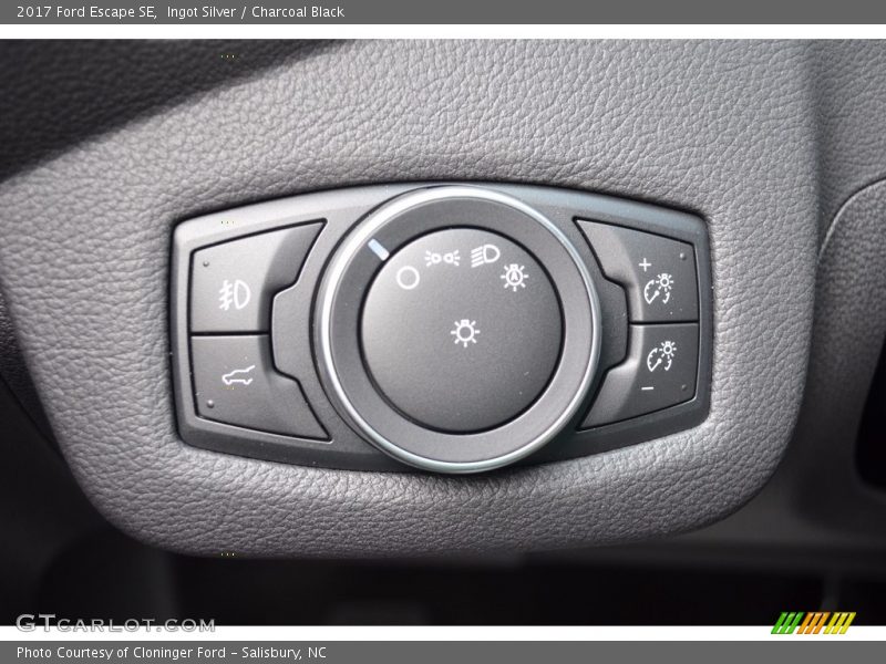 Ingot Silver / Charcoal Black 2017 Ford Escape SE