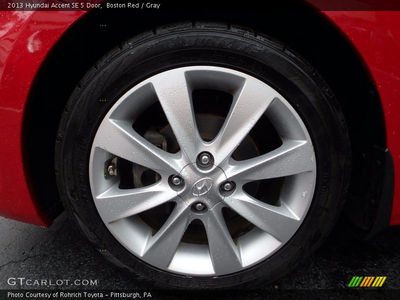 Boston Red / Gray 2013 Hyundai Accent SE 5 Door