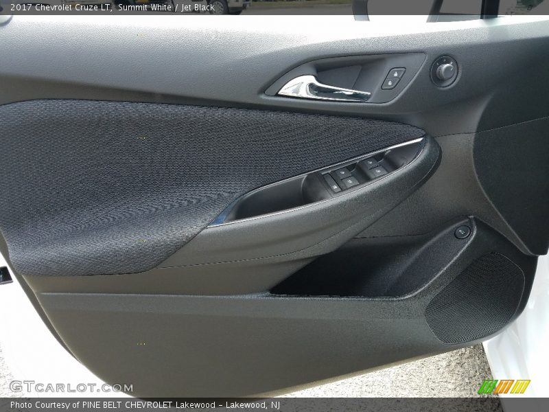 Summit White / Jet Black 2017 Chevrolet Cruze LT