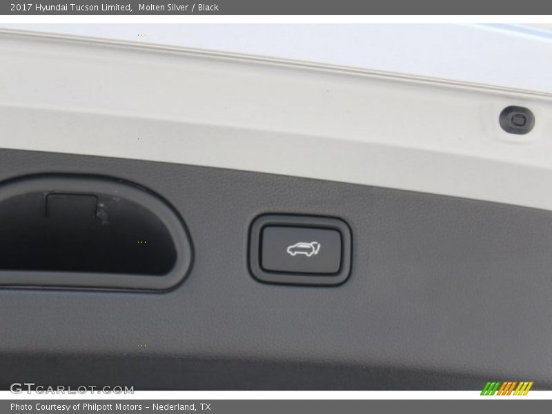 Molten Silver / Black 2017 Hyundai Tucson Limited