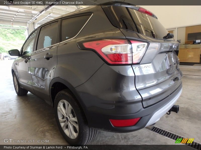 Magnetic / Charcoal Black 2017 Ford Escape SE 4WD
