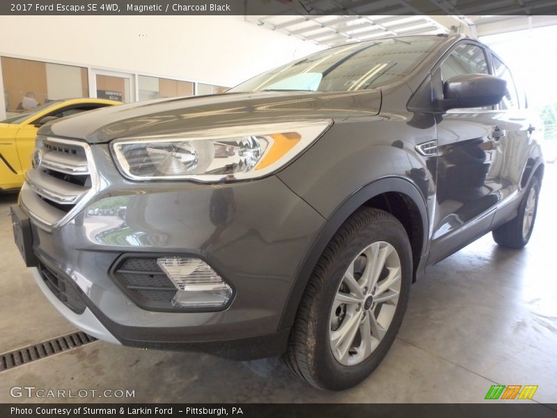 Magnetic / Charcoal Black 2017 Ford Escape SE 4WD