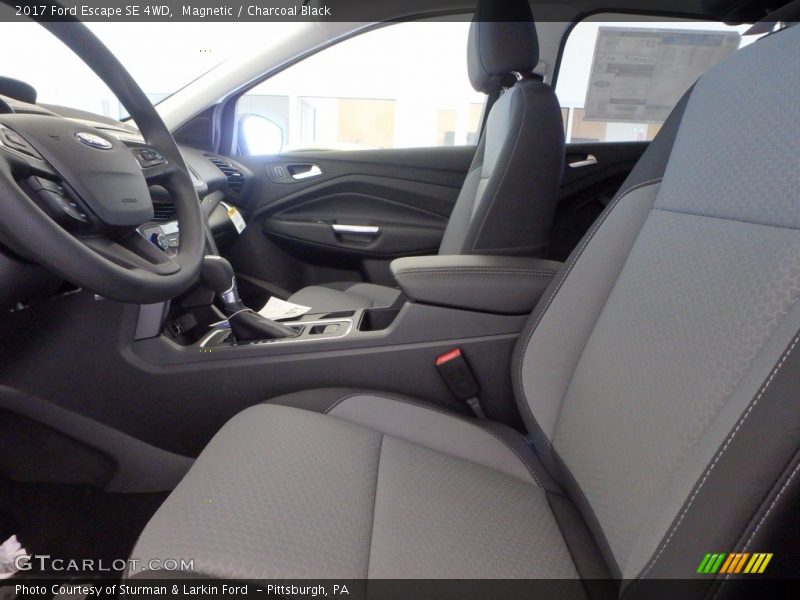 Magnetic / Charcoal Black 2017 Ford Escape SE 4WD