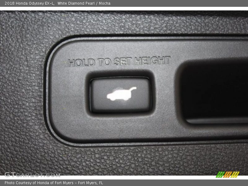 White Diamond Pearl / Mocha 2018 Honda Odyssey EX-L