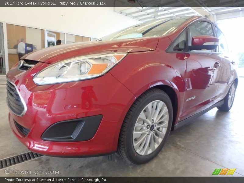 Front 3/4 View of 2017 C-Max Hybrid SE