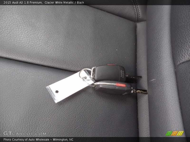 Glacier White Metallic / Black 2015 Audi A3 1.8 Premium