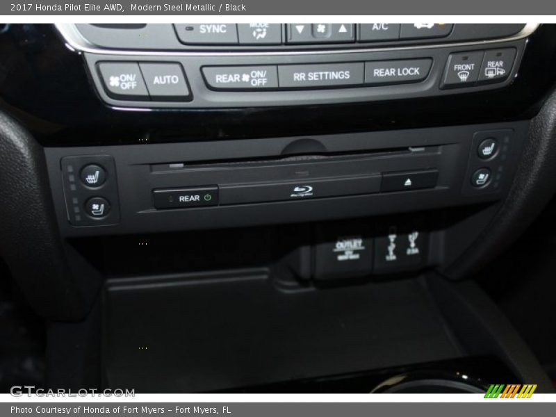Modern Steel Metallic / Black 2017 Honda Pilot Elite AWD