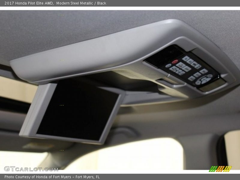 Modern Steel Metallic / Black 2017 Honda Pilot Elite AWD