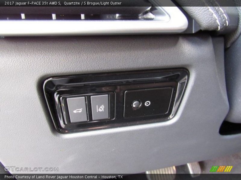 Controls of 2017 F-PACE 35t AWD S
