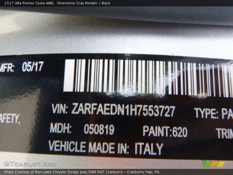 Silverstone Gray Metallic / Black 2017 Alfa Romeo Giulia AWD