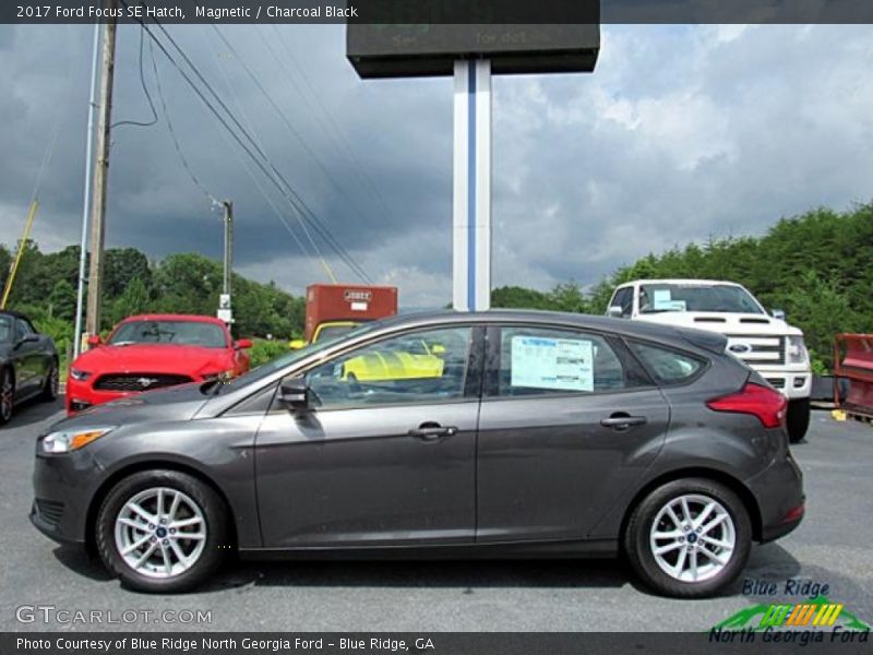Magnetic / Charcoal Black 2017 Ford Focus SE Hatch