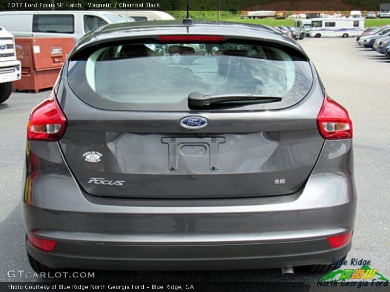 Magnetic / Charcoal Black 2017 Ford Focus SE Hatch