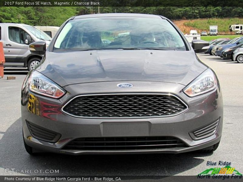 Magnetic / Charcoal Black 2017 Ford Focus SE Hatch
