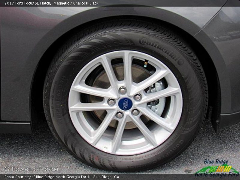 Magnetic / Charcoal Black 2017 Ford Focus SE Hatch