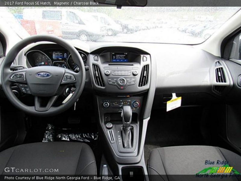 Magnetic / Charcoal Black 2017 Ford Focus SE Hatch