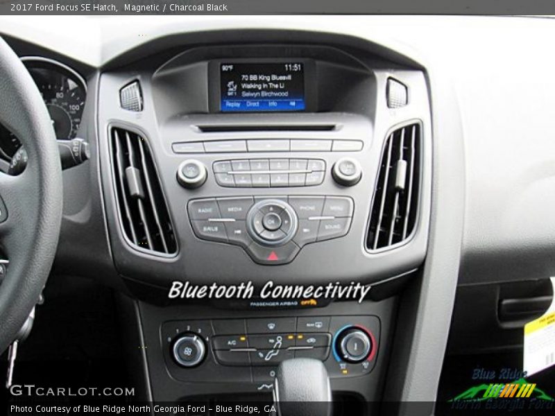 Magnetic / Charcoal Black 2017 Ford Focus SE Hatch