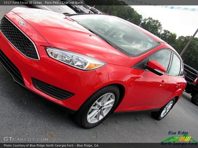 Race Red / Charcoal Black 2017 Ford Focus SE Sedan