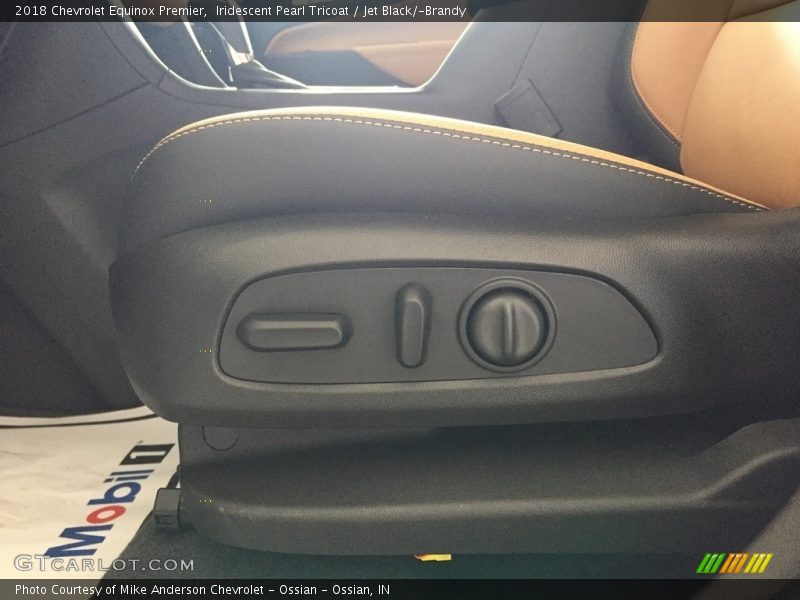 Iridescent Pearl Tricoat / Jet Black/­Brandy 2018 Chevrolet Equinox Premier