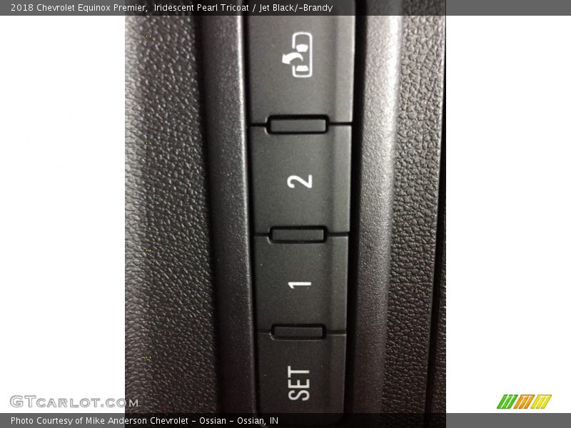 Iridescent Pearl Tricoat / Jet Black/­Brandy 2018 Chevrolet Equinox Premier
