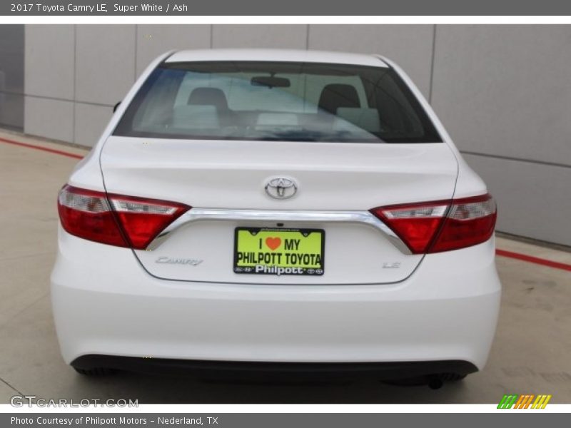 Super White / Ash 2017 Toyota Camry LE