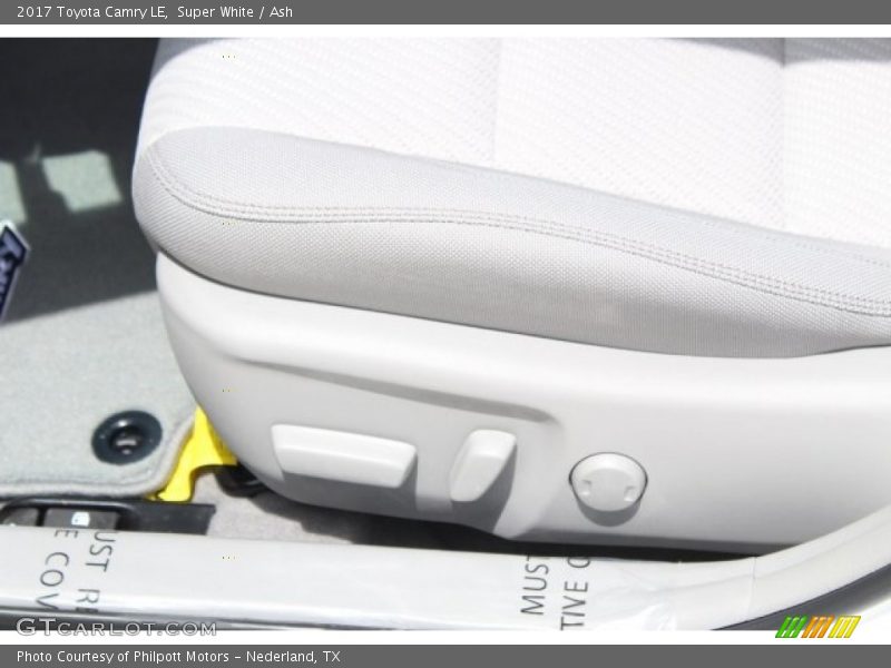 Super White / Ash 2017 Toyota Camry LE