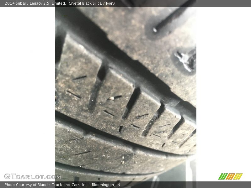 Crystal Black Silica / Ivory 2014 Subaru Legacy 2.5i Limited