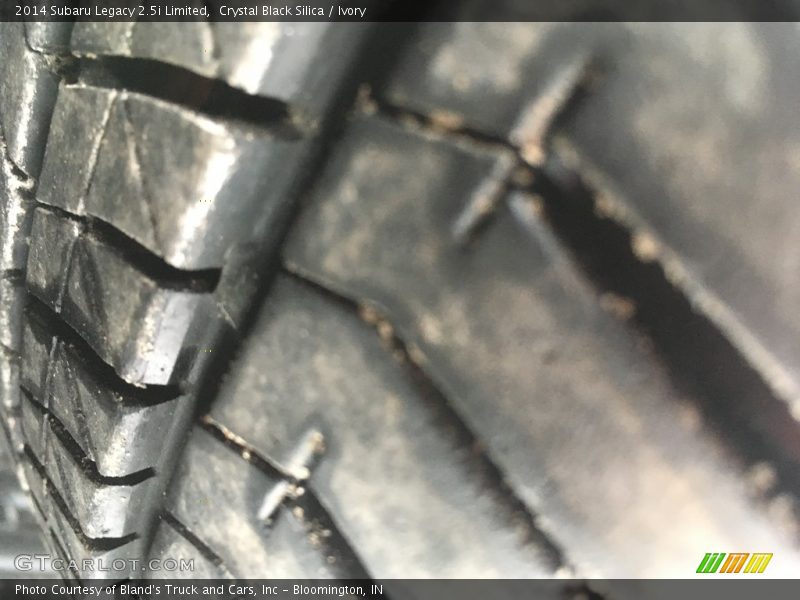 Crystal Black Silica / Ivory 2014 Subaru Legacy 2.5i Limited