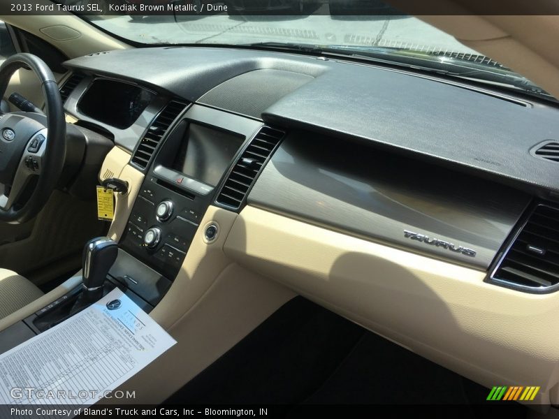 Kodiak Brown Metallic / Dune 2013 Ford Taurus SEL