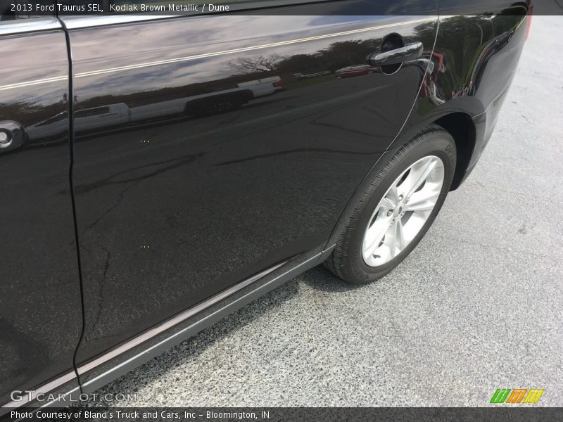 Kodiak Brown Metallic / Dune 2013 Ford Taurus SEL