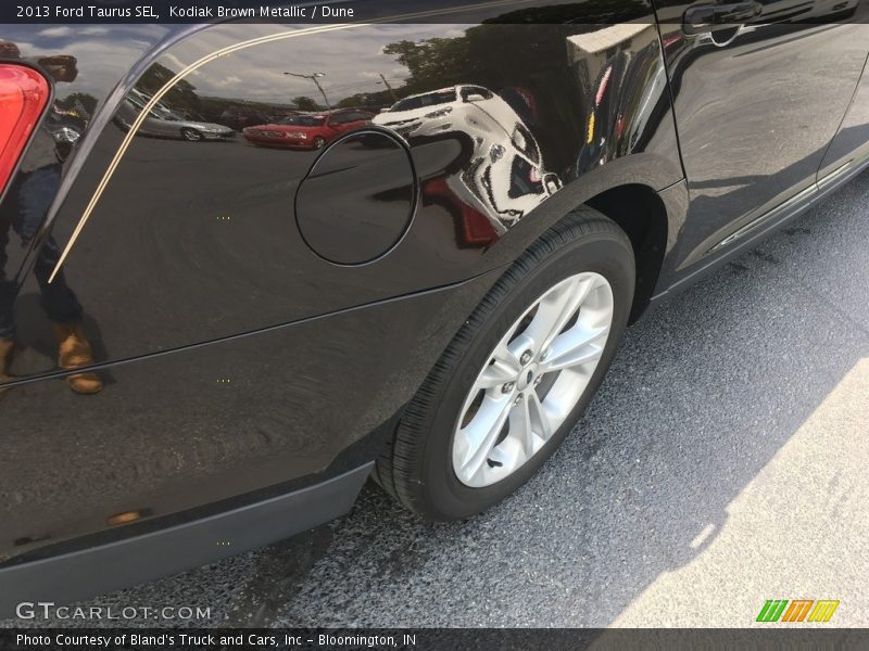 Kodiak Brown Metallic / Dune 2013 Ford Taurus SEL