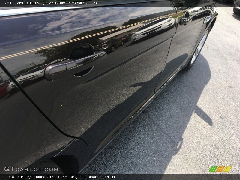 Kodiak Brown Metallic / Dune 2013 Ford Taurus SEL