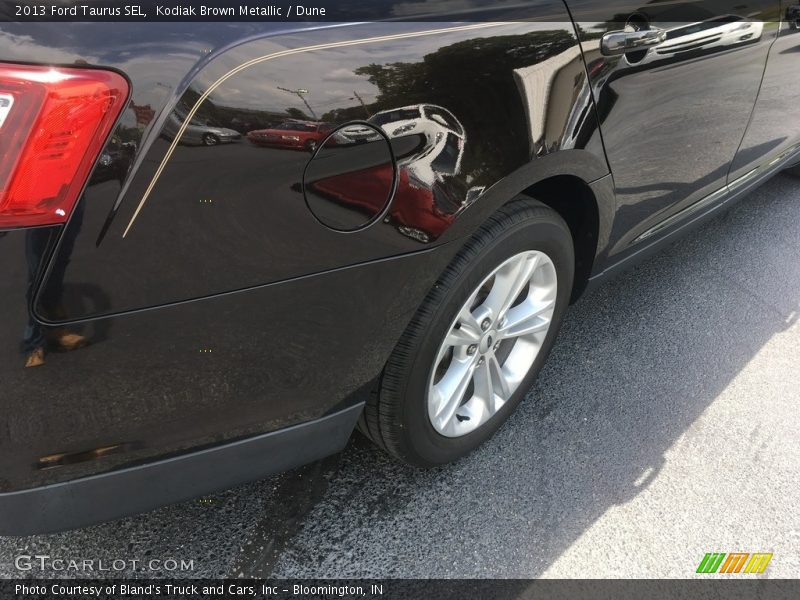 Kodiak Brown Metallic / Dune 2013 Ford Taurus SEL