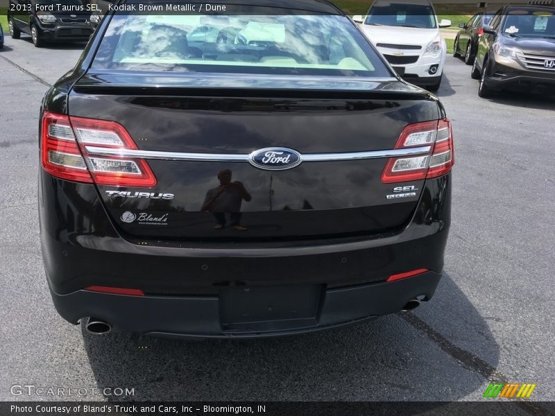 Kodiak Brown Metallic / Dune 2013 Ford Taurus SEL
