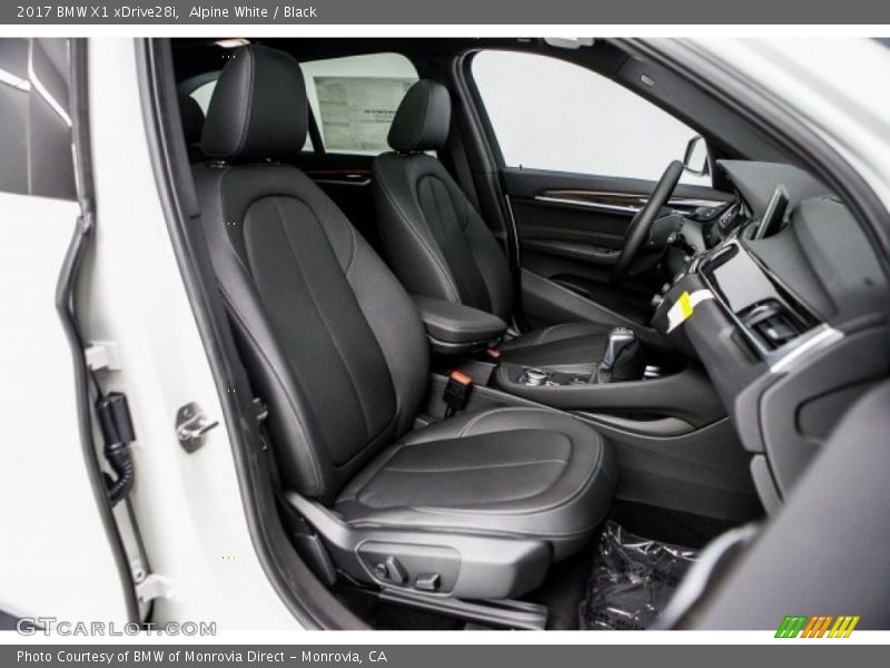 Alpine White / Black 2017 BMW X1 xDrive28i