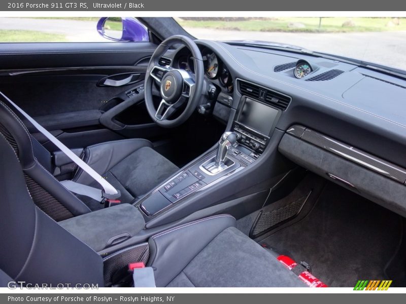 Controls of 2016 911 GT3 RS