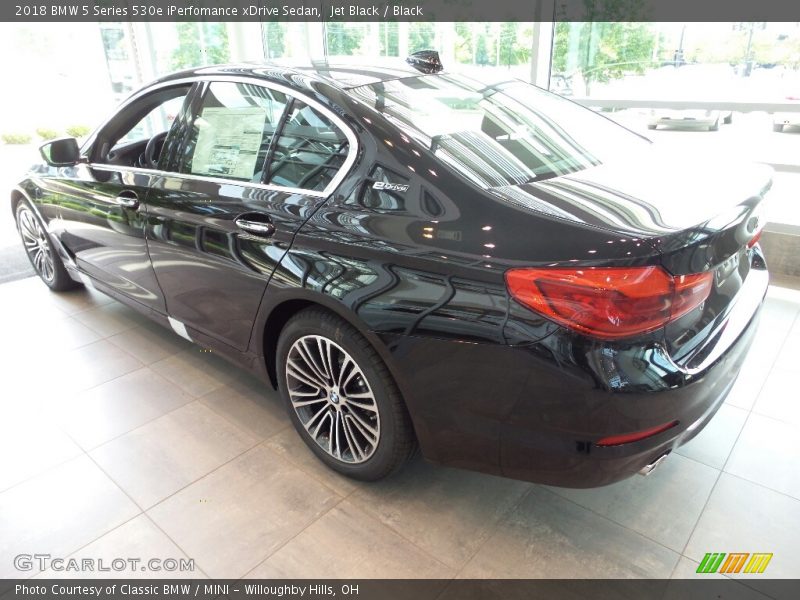 Jet Black / Black 2018 BMW 5 Series 530e iPerfomance xDrive Sedan