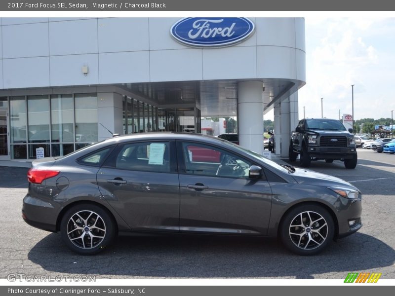 Magnetic / Charcoal Black 2017 Ford Focus SEL Sedan